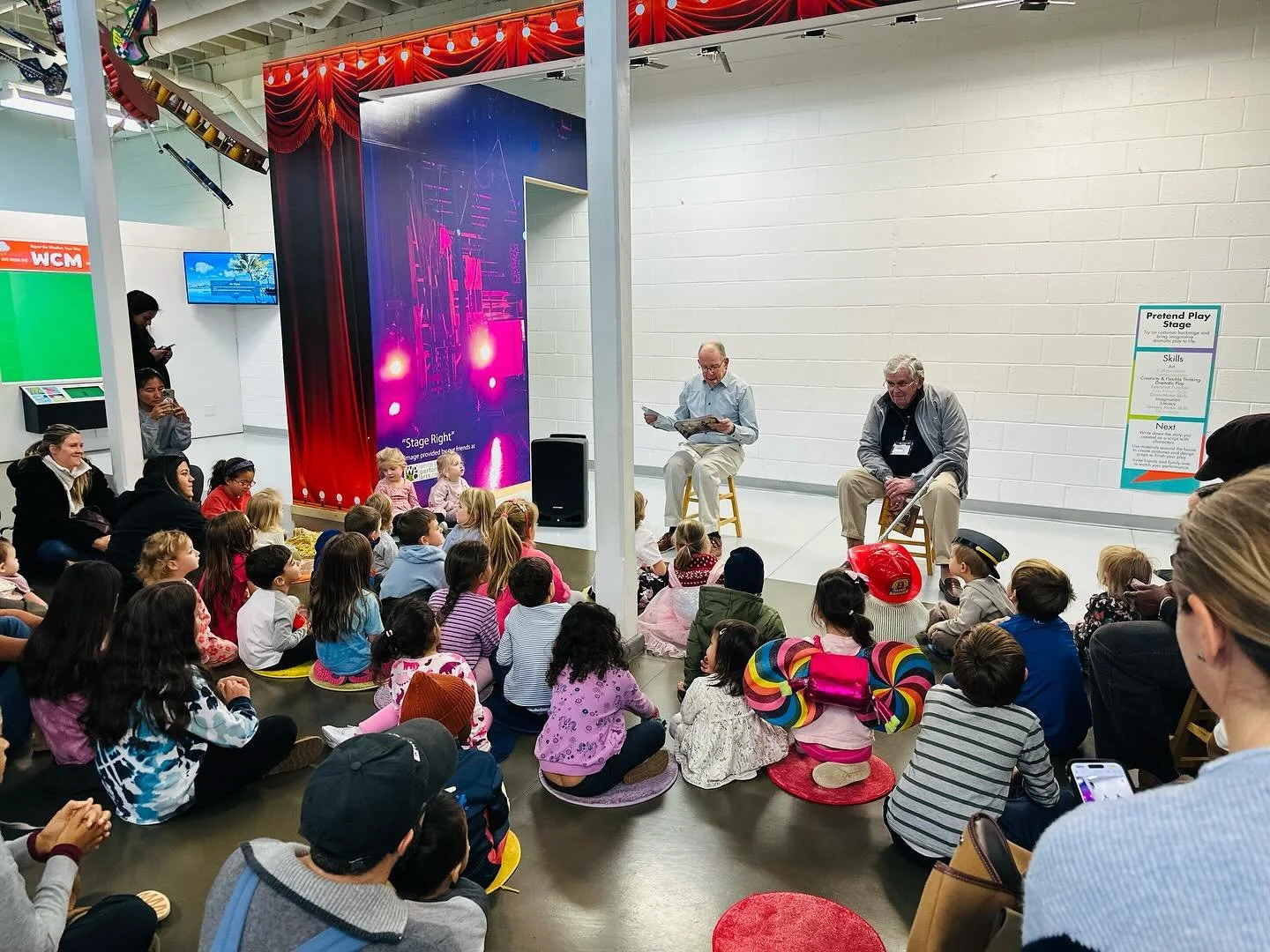 🇺🇸 Today we had a very special visit from The Osborn in Rye!
Two retired Veterans from The Osborn joined us at the Museum to lead a special Veterans Day storytime for the kids. They shared stories, read books, and talked about their experiences ser