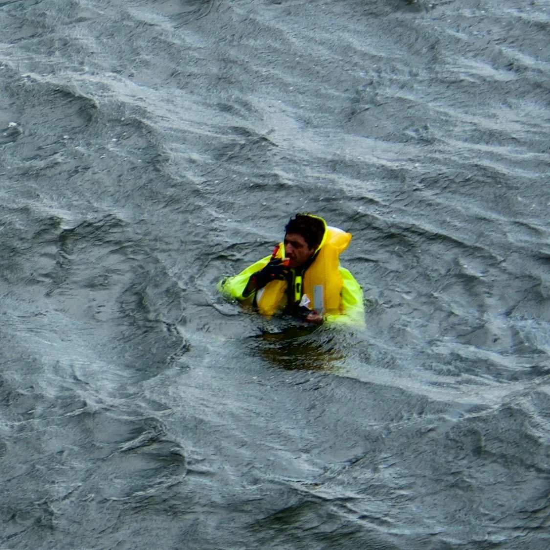 Design of a complete dashboard for Man-In-Water search &amp; rescue operations