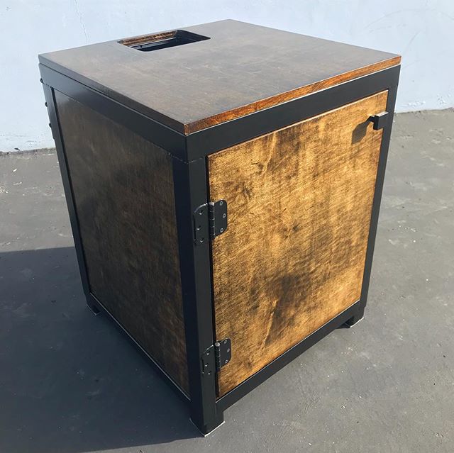 Here is the aquarium stand I&rsquo;ve been working on the last few weeks. 🐠 🐟 🐠 Combination of Maple in a powder coated steel frame which should last years to come, compared to the original plywood setup. First time adding veneer to a project. The