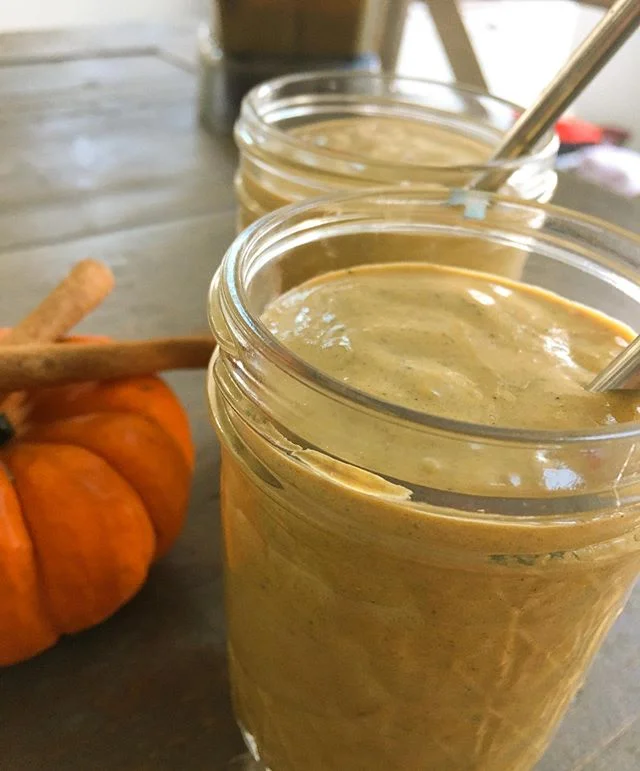 PUMPKIN PIE SMOOTHIE
Just because Halloween is over doesn&rsquo;t mean pumpkin season is! In fact I&rsquo;m feeling it now more than ever. So let&rsquo;s take our pre/Thanksgiving pumpkin pies and toss them into a smoothie with protein, healthy fats,