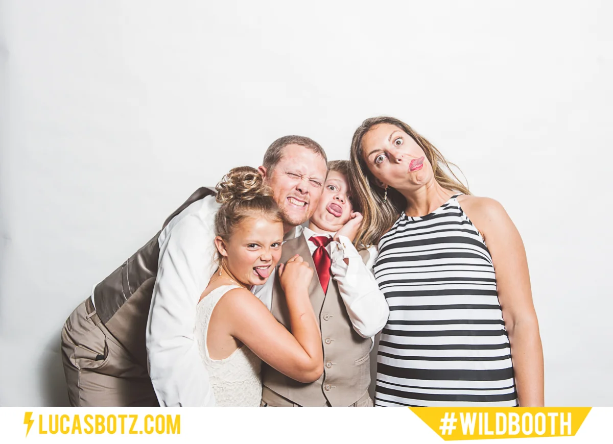 MN_Photobooth_wildbooth_St._Paul_Town_and_Country_Club-06.jpg