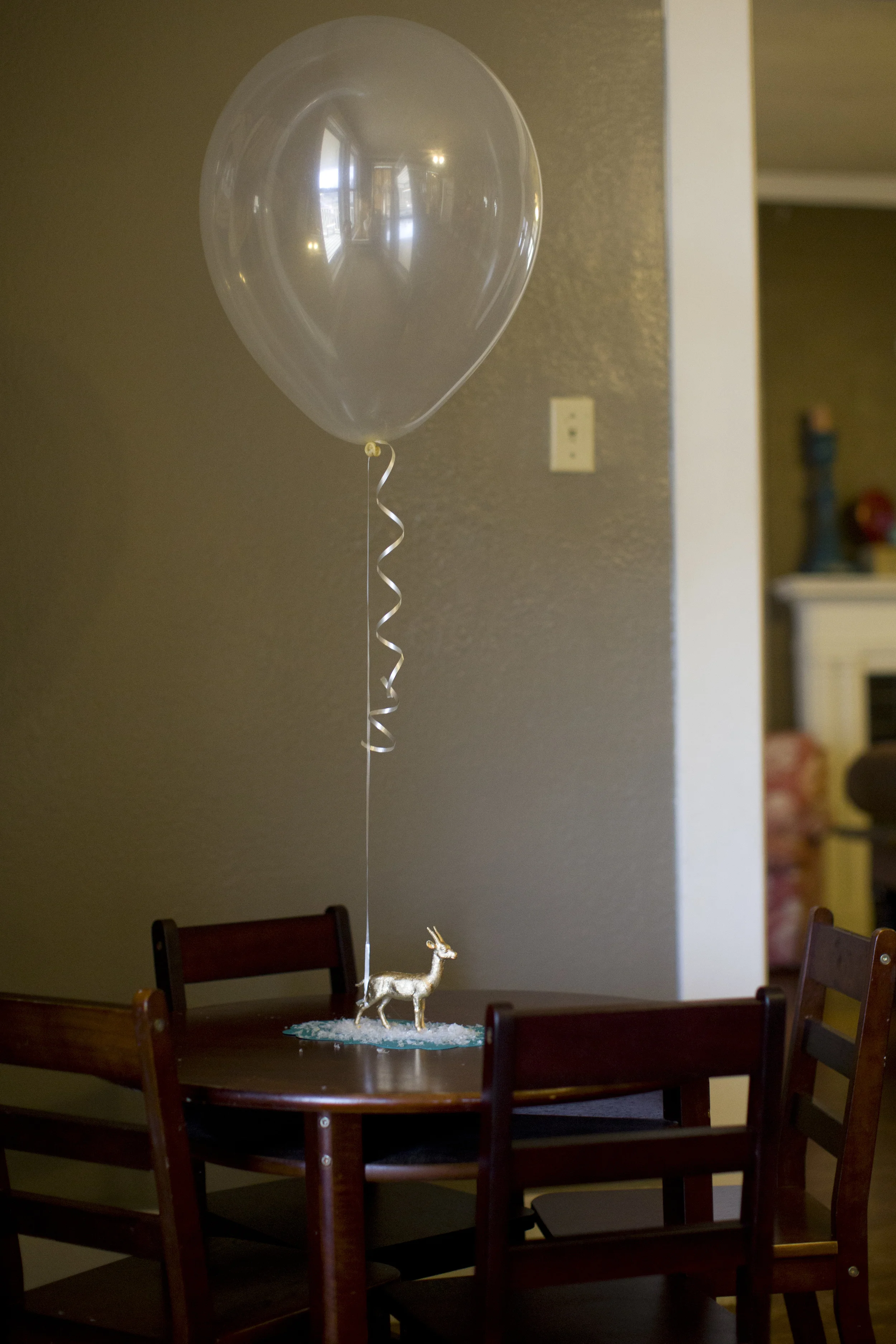 baloon-certerpiece-winter-wilderness.jpg