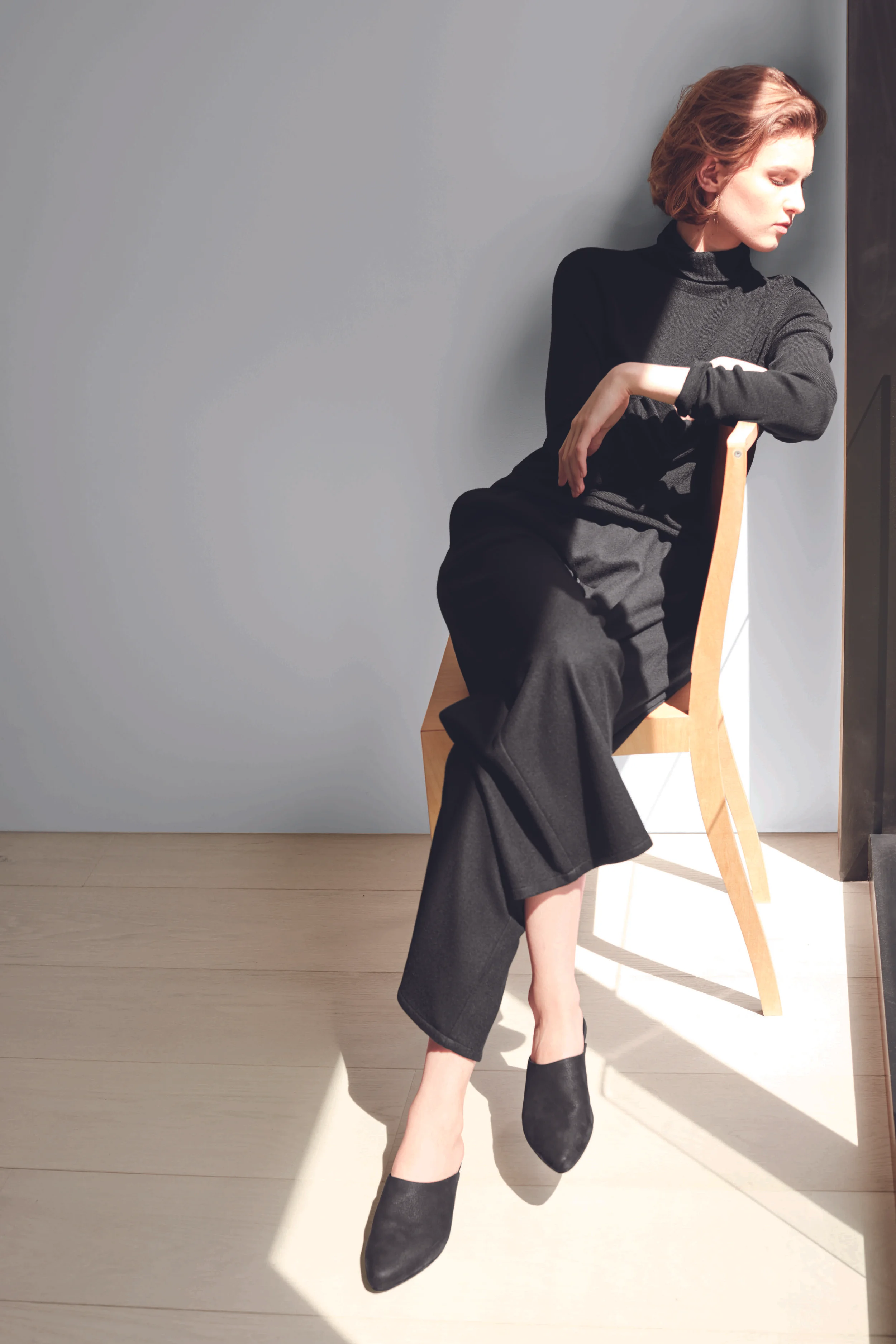 403121_01_EF_17F_ICONIC_BLACK_TURTLENECK_MADISON_00020_x2b_gr copy.jpeg