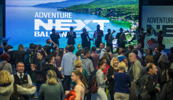 ABOVE: AdventureNEXT 2016 participants enjoy the live entertainment while getting to know each other