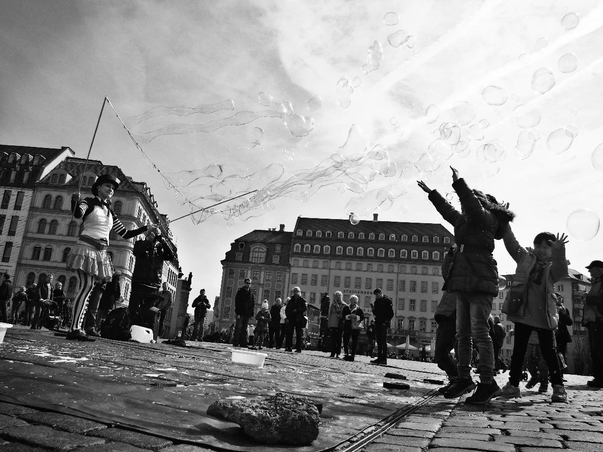 Bubble goofs in the Dresden square.