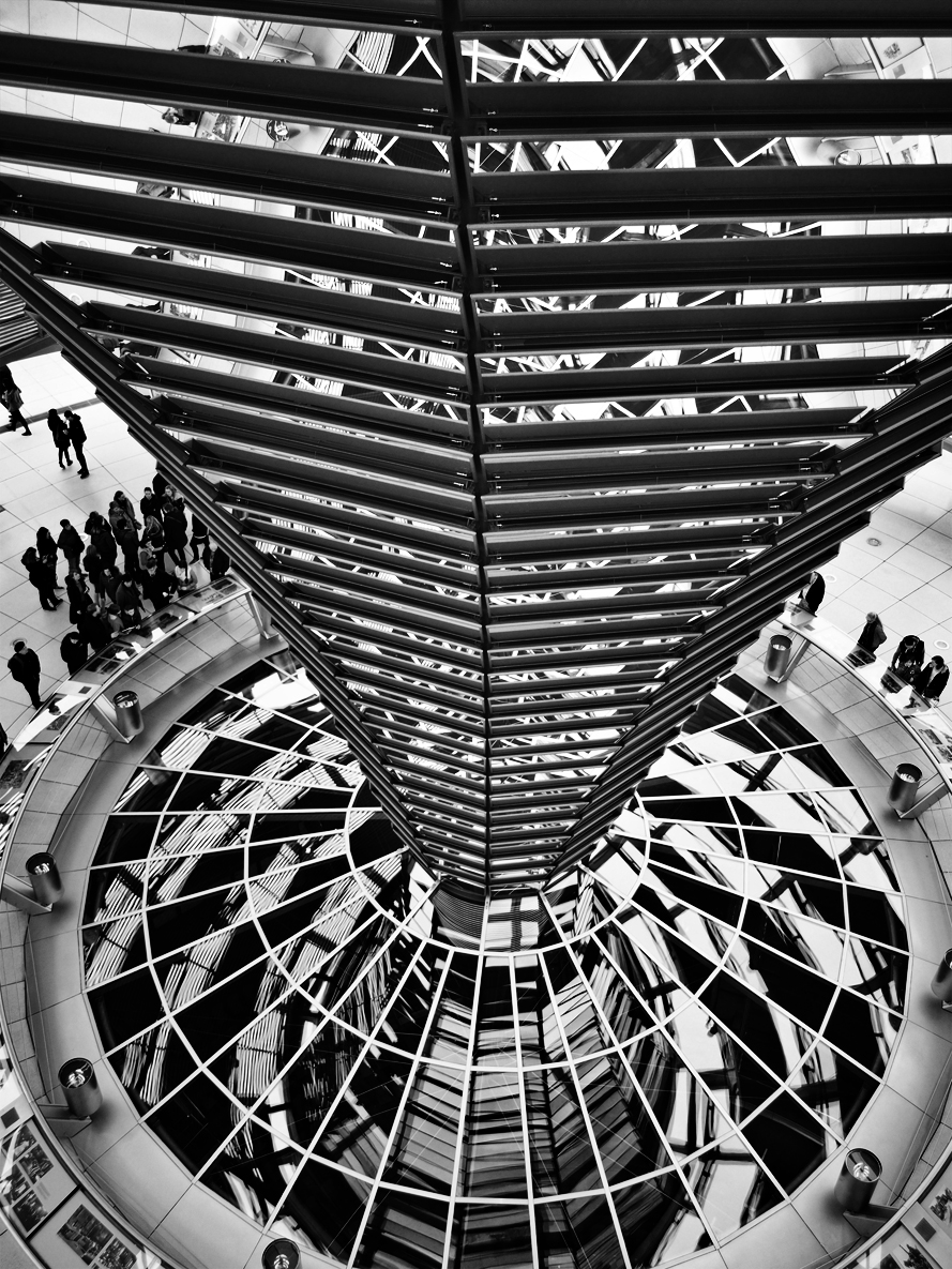 A massive mirrored chimney sits about the parliamentary meeting room. The mirrors change position to create ideal lighting and climate control.