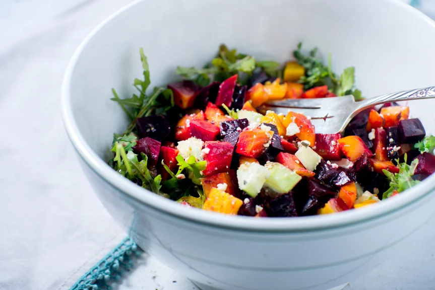 Salad of arugula and roasted beet