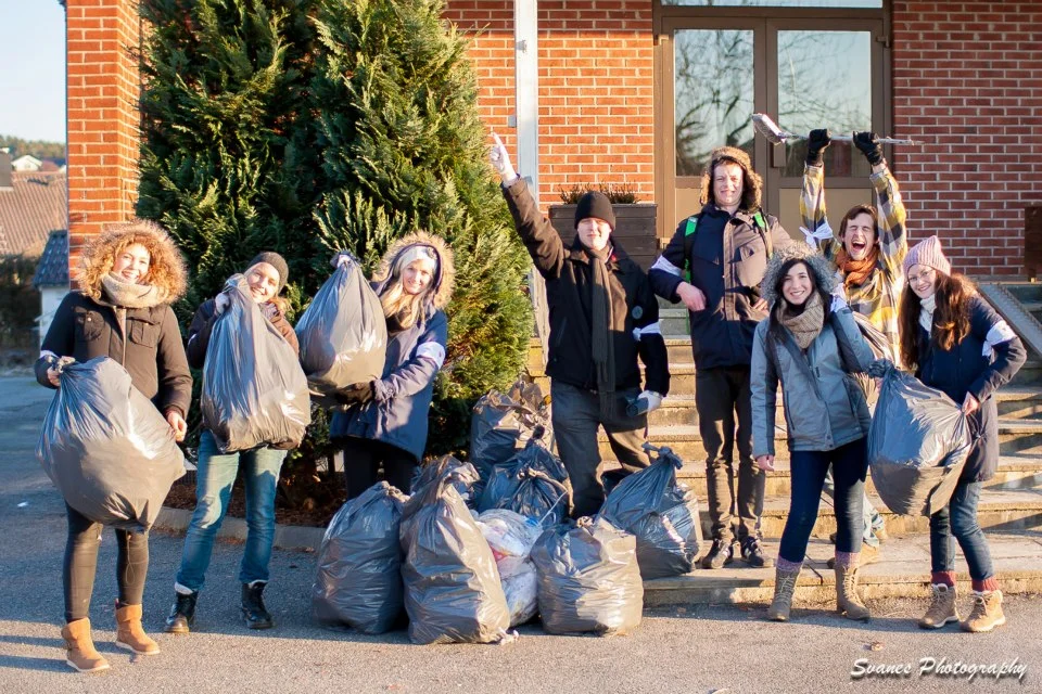 Cleaning up trash in our village of Sola! "Gud elsker Sola"