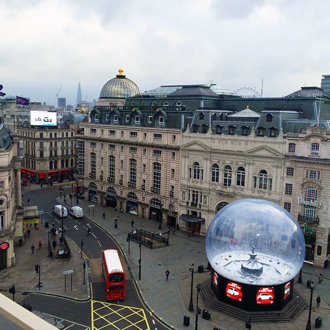 Piccadilly Circus / Things To See In London // Second Floor Flat