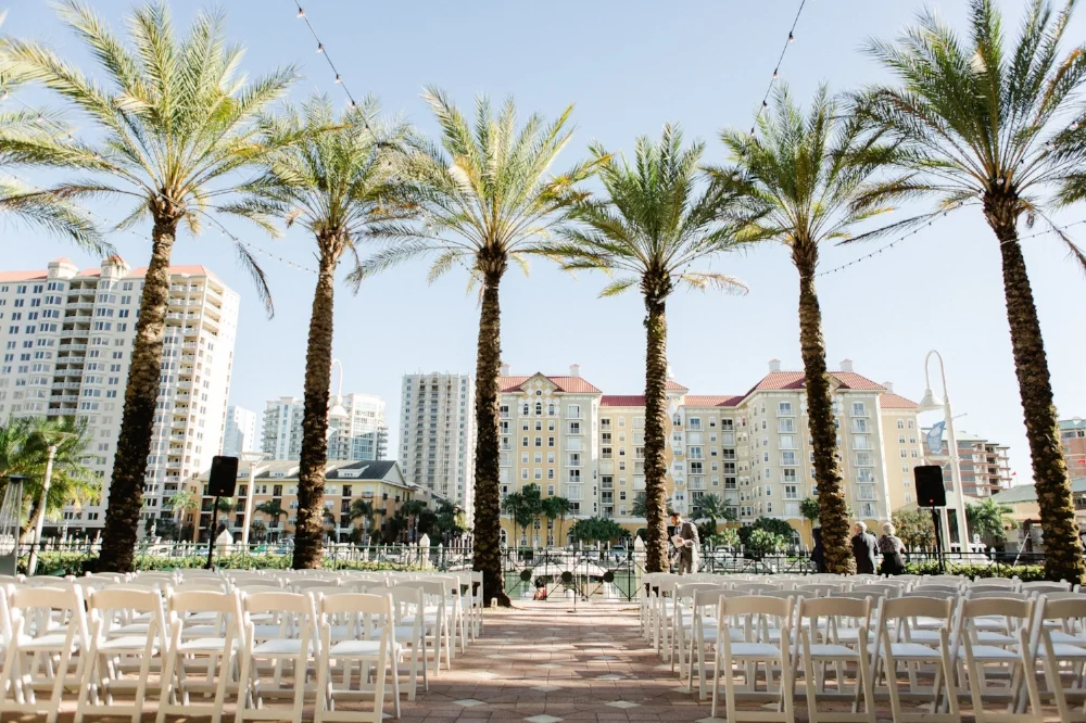 I loved the view of Tampa Marriott Waterside. It is right on the water with boat docks directly behind it. The weather was absolutely perfect thanks to Florida winter. The boats even blew their horns when the had their first kiss as husband and wife. 