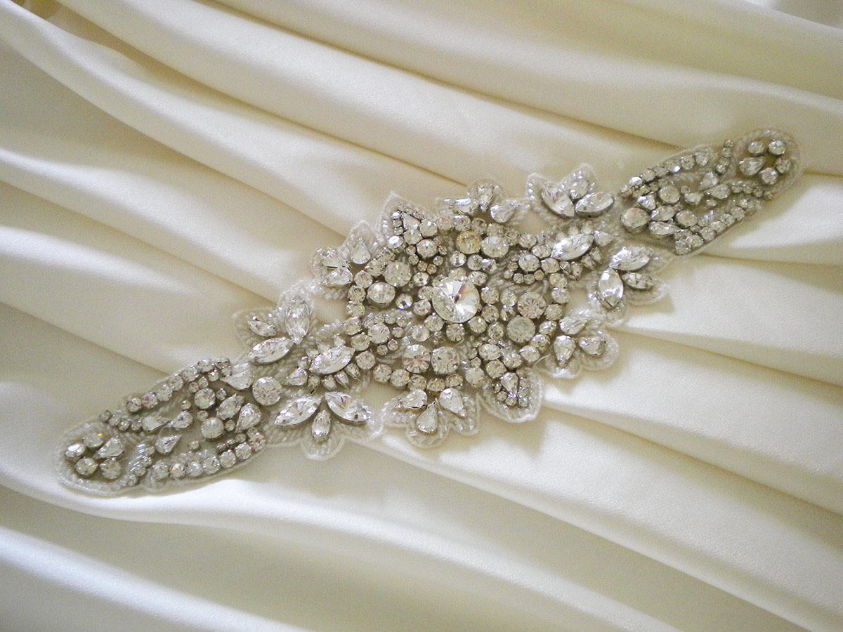 silk-brides-custom-made-couture-wedding-gowns-tulle-motive.jpg