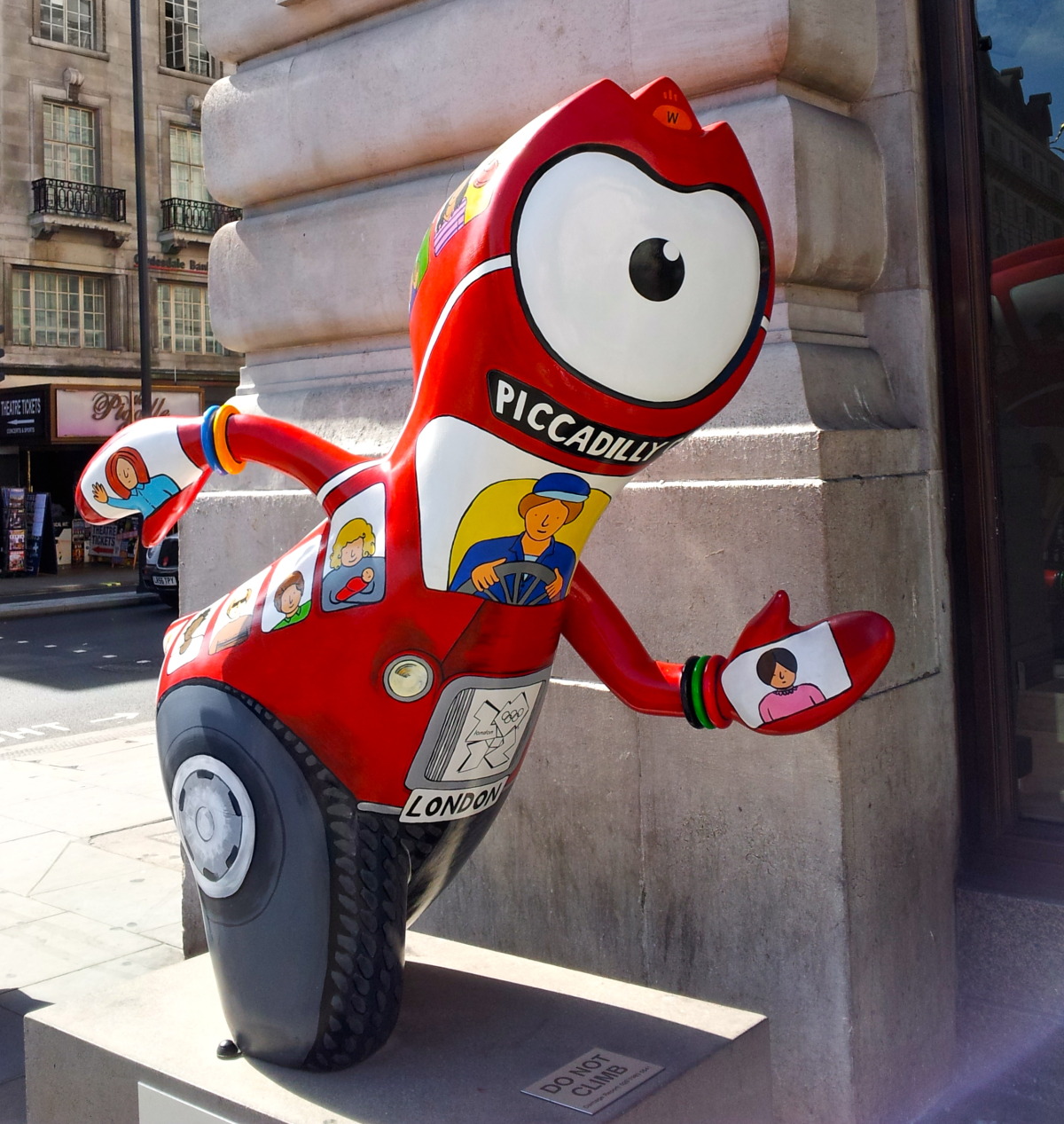 Another view of Piccadilly Circus Wenlock