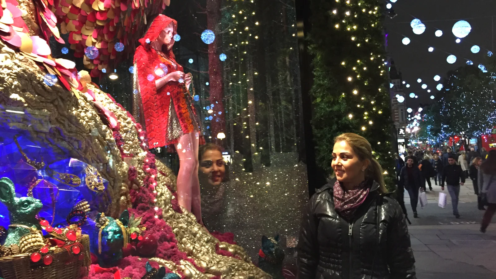 An admirer posing with Little Red Riding Hood at Selfridges. © Eileen Hsieh