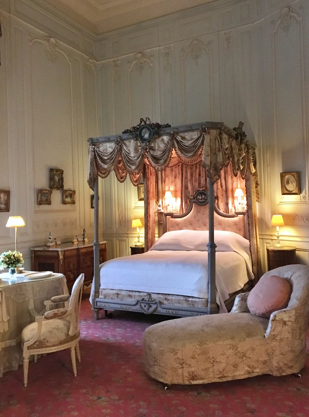 UK Waddesdon Manor architecture churchill bedroom National Trust French Chateau Rothschild Buckinghamshire garden chateau Eileen Hsieh Follow That Bug 2.jpg