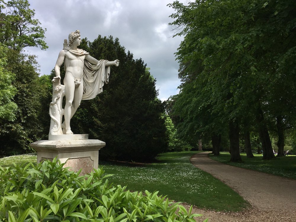 UK Waddesdon Manor lush garden statue National Trust French Chateau Rothschild Buckinghamshire garden chateau Eileen Hsieh Follow That Bug .jpg