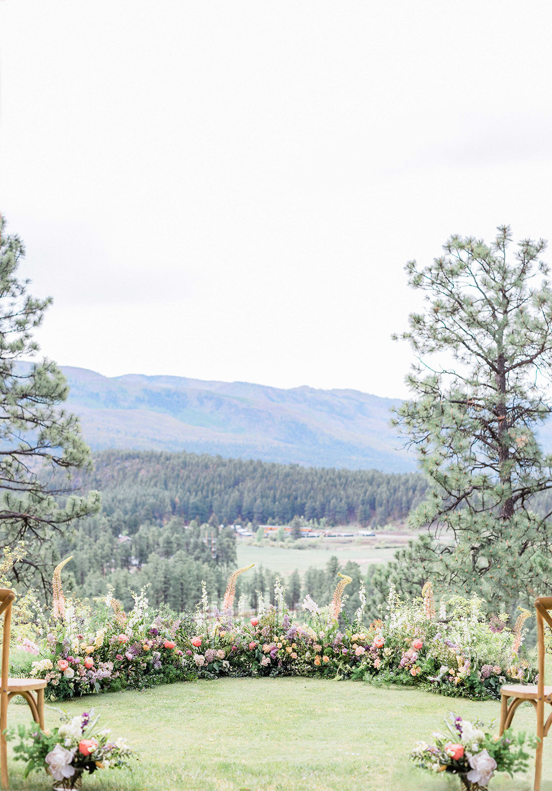 DestinationWedding_Colorado_GlacierClub_Resort_HeirloomsDesign8152-Edit-Edit.jpg