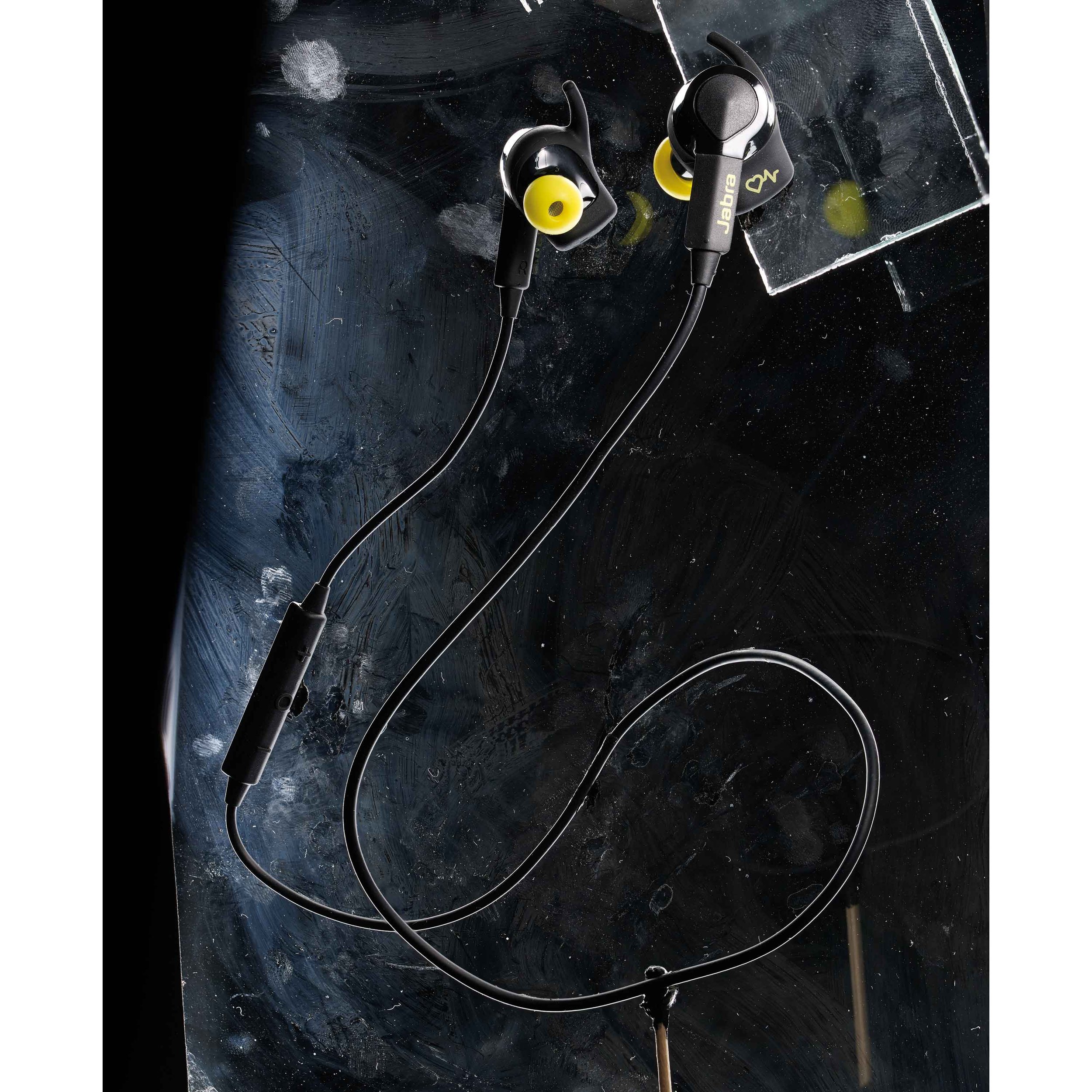 retouching-jabra-case-study-before-earbud-product-shot-07.jpg