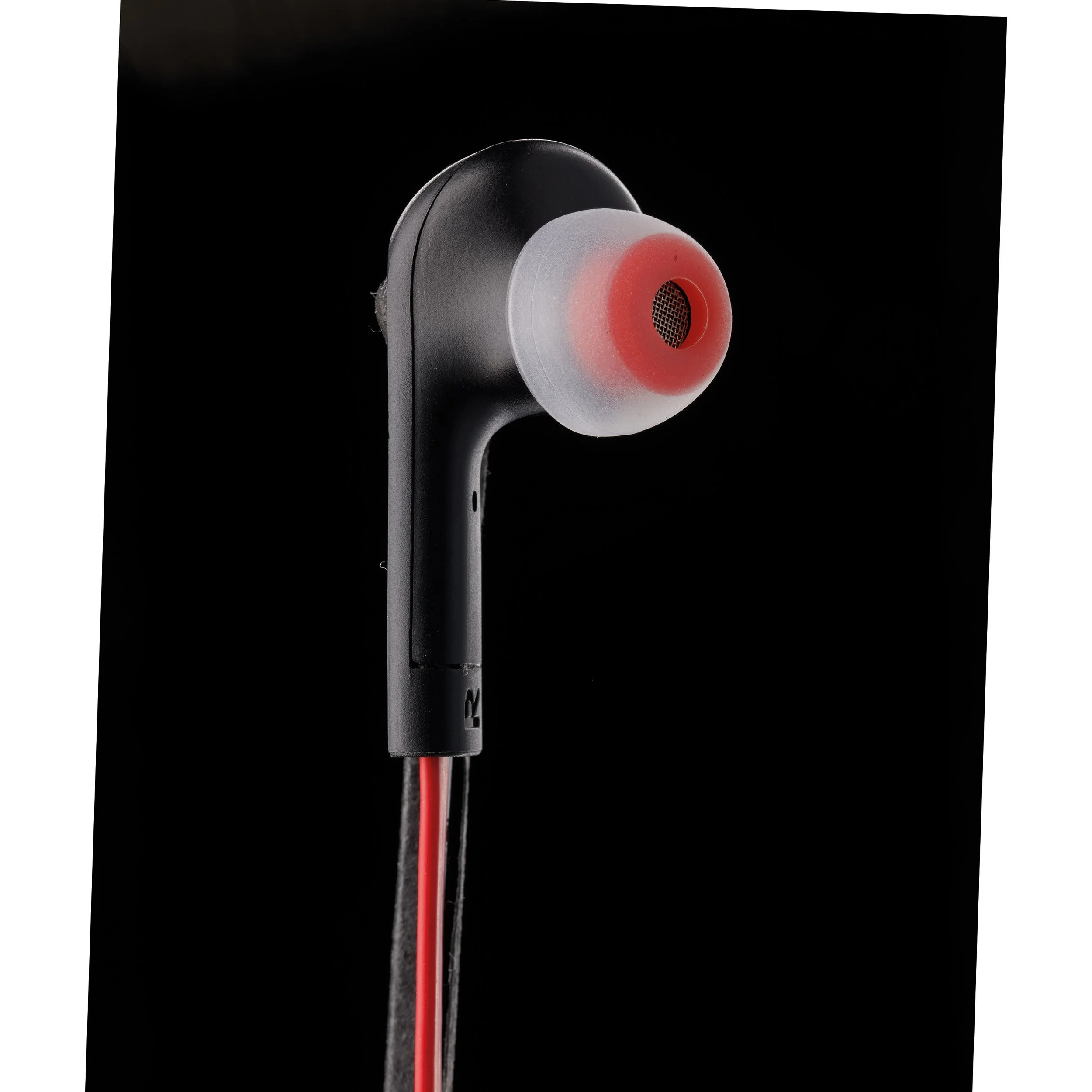 retouching-jabra-case-study-before-earbud-product-shot-12.jpg