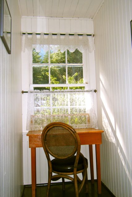 guesthousehall.jpg
