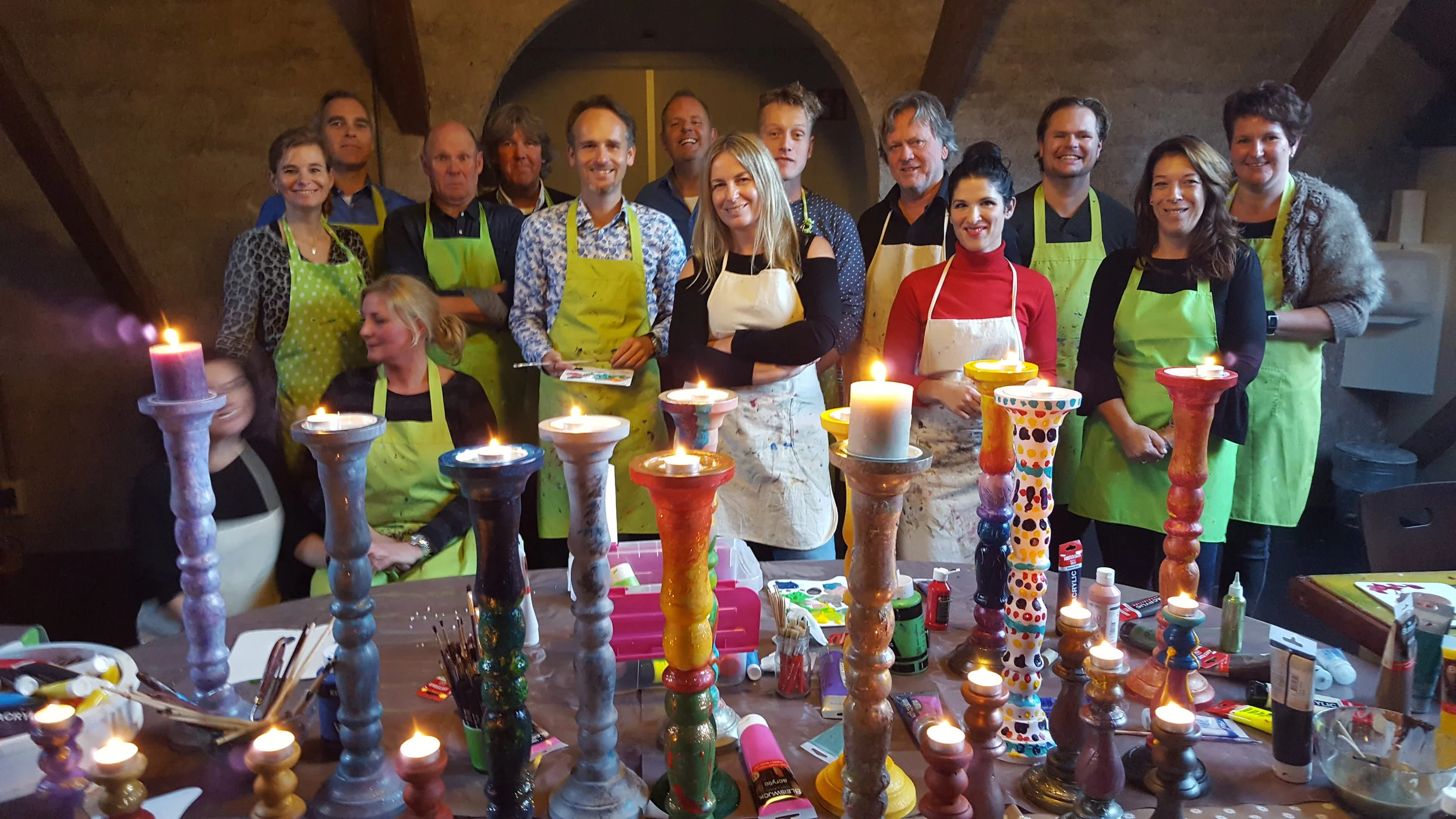 Workshop op locatie: eerst kandelaar beschilderd, na de pauze koeien geschilderd. Super gezellig!