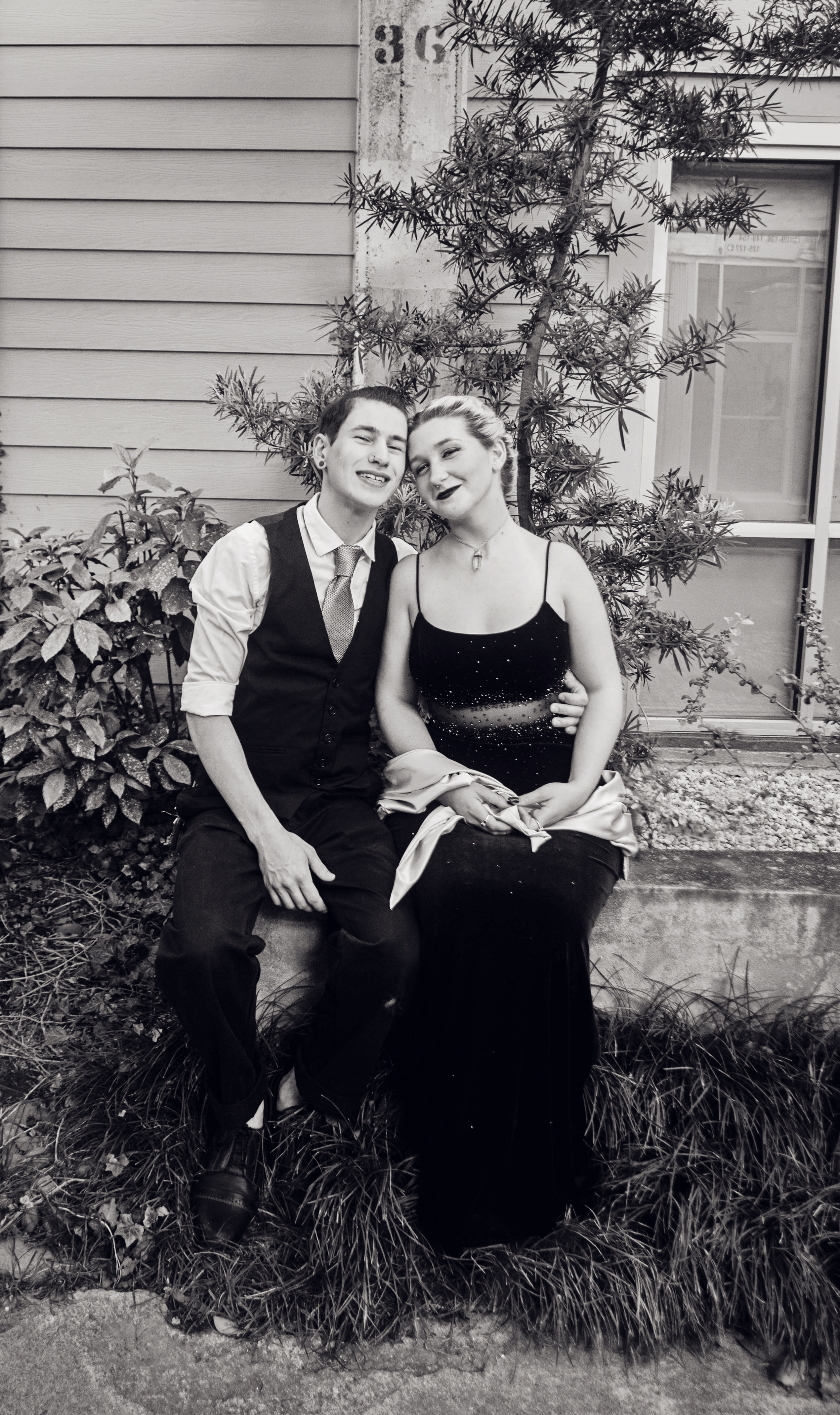 Karen Kelly Studios -Prom2016 - Skylar and Emily02.jpg