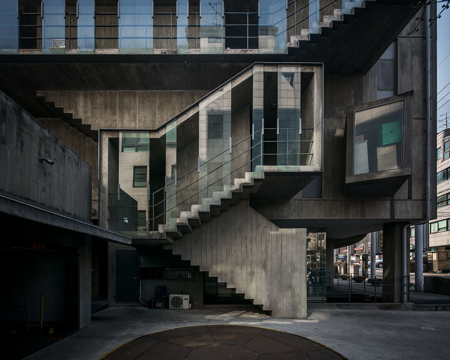 seoul-neo-brutalist-17.jpg