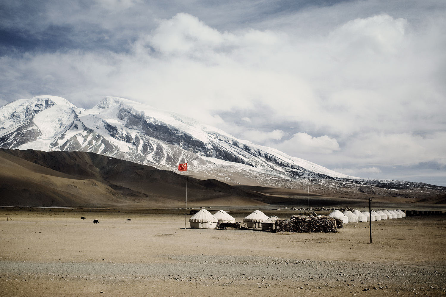 12-China-landscape-photographer-karakoram-highway.jpg