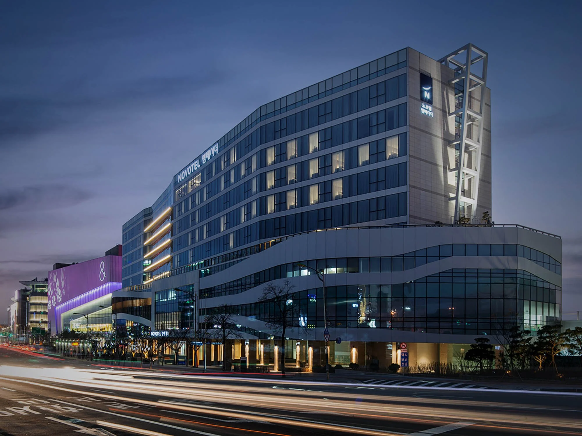 novotel-suwon-exterior-architecture-night.jpg