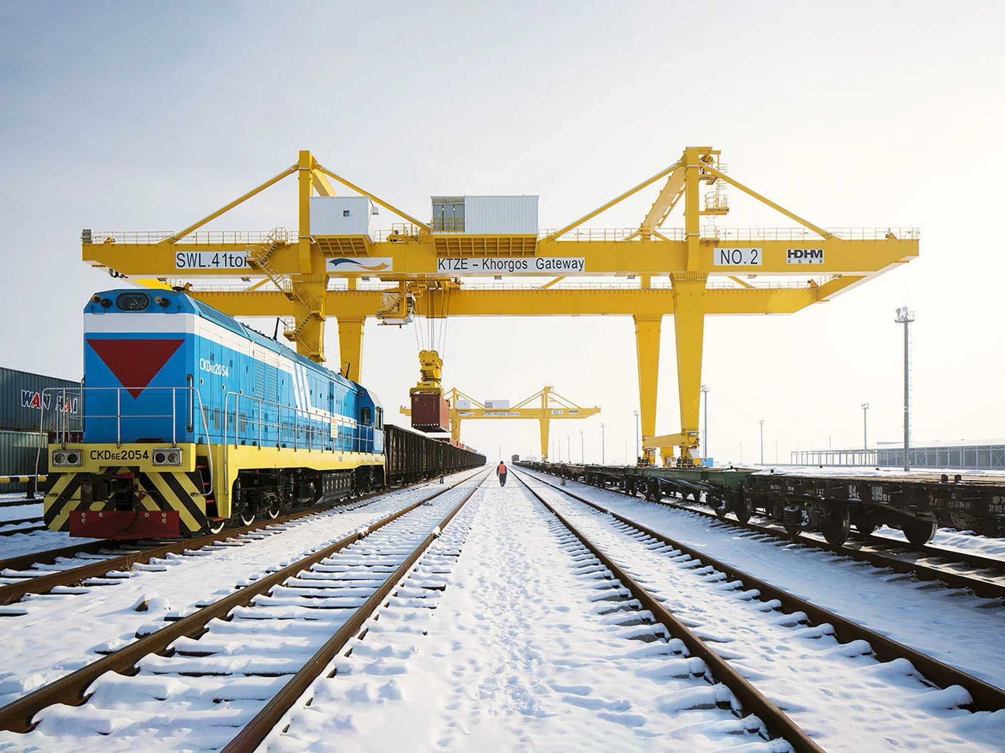 05-Kazakhstan-photographer-corporate-industrial-logistics-train-transport.webp