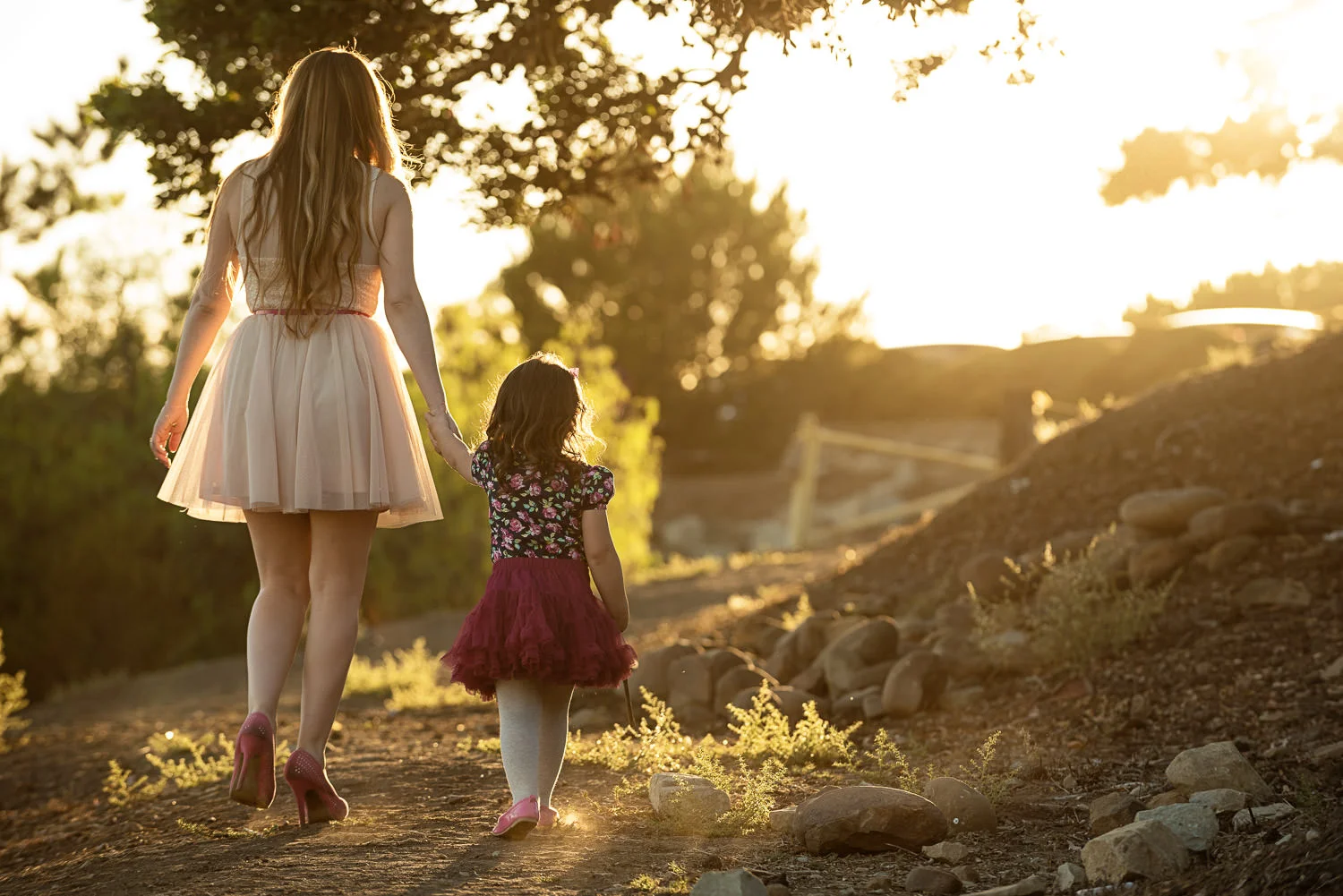 f27-Photography-Ventura-Grant-Park-Serra-Cross-Family-Photo-Session-mother-and-daughter-walking-in-sunset.jpg