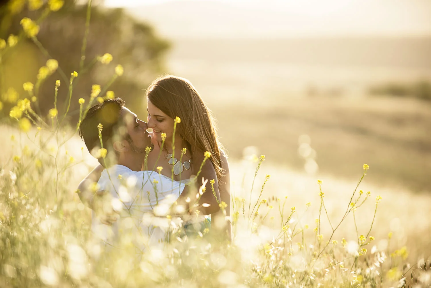 f27-photography-ventura-county-thousand-oaks-engagement-golden-field-in-the-mustard-plants.jpg
