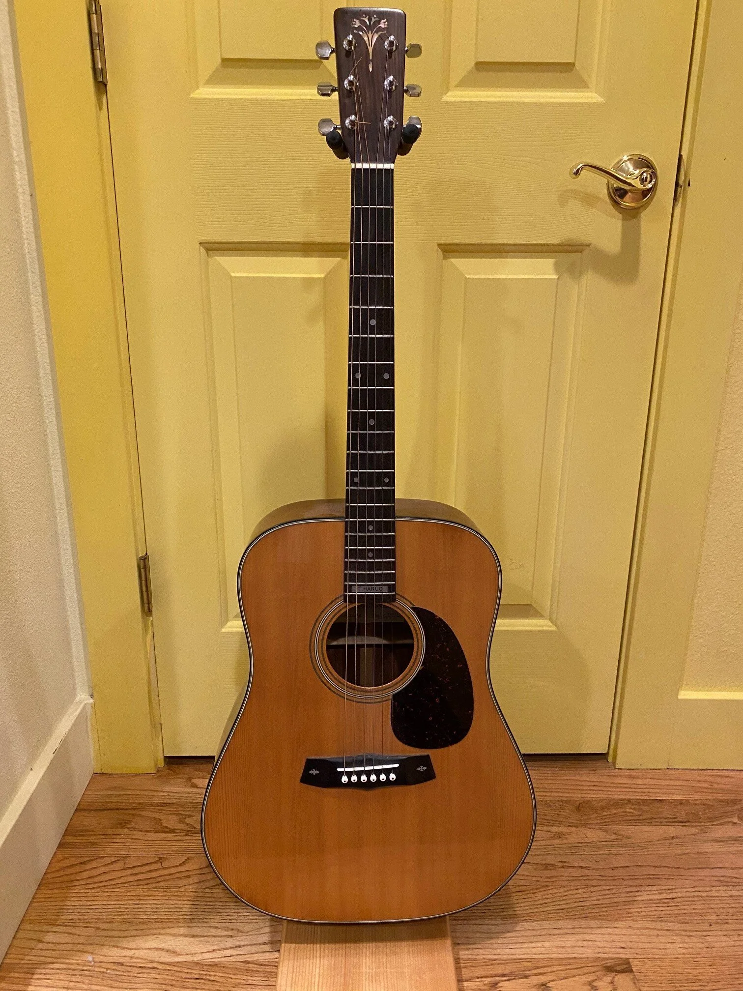 Acoustic guitar from Sue Carette (2).jpg