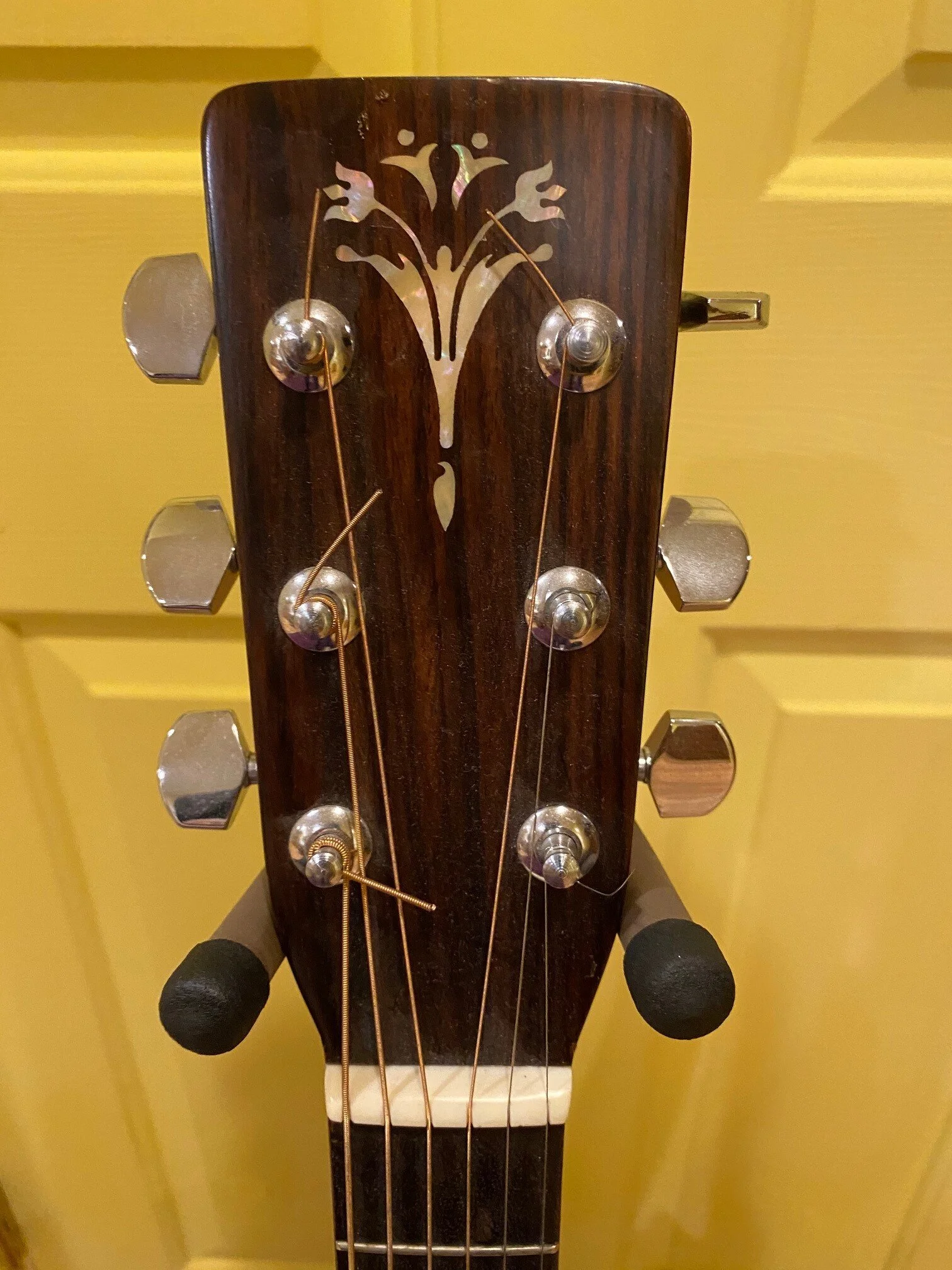 Acoustic guitar from Sue Carette (3).jpg