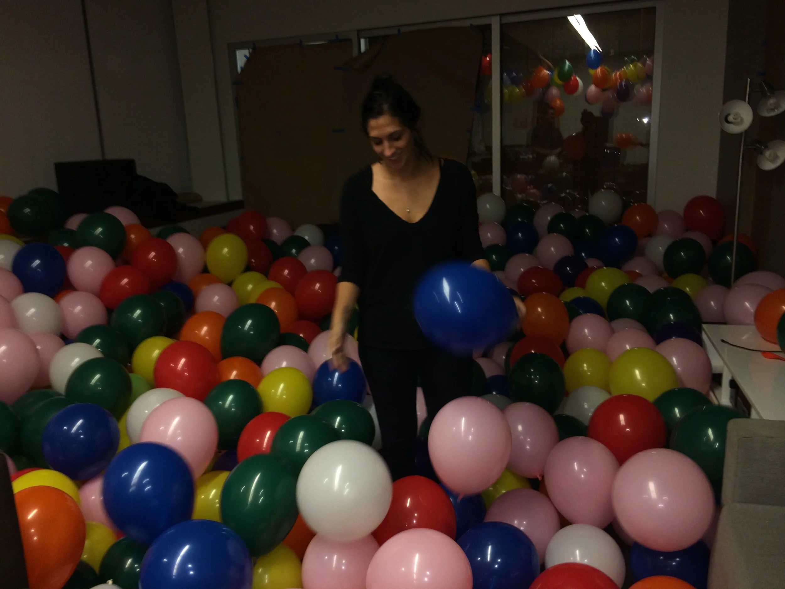 Filling the 72u room with 3000 balloons. Day 1. 