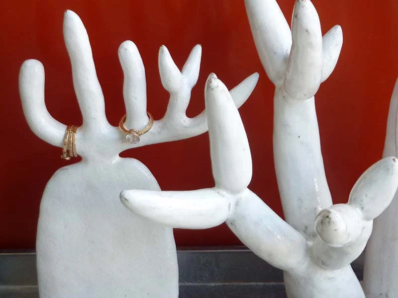 Coral jewel and ring stand