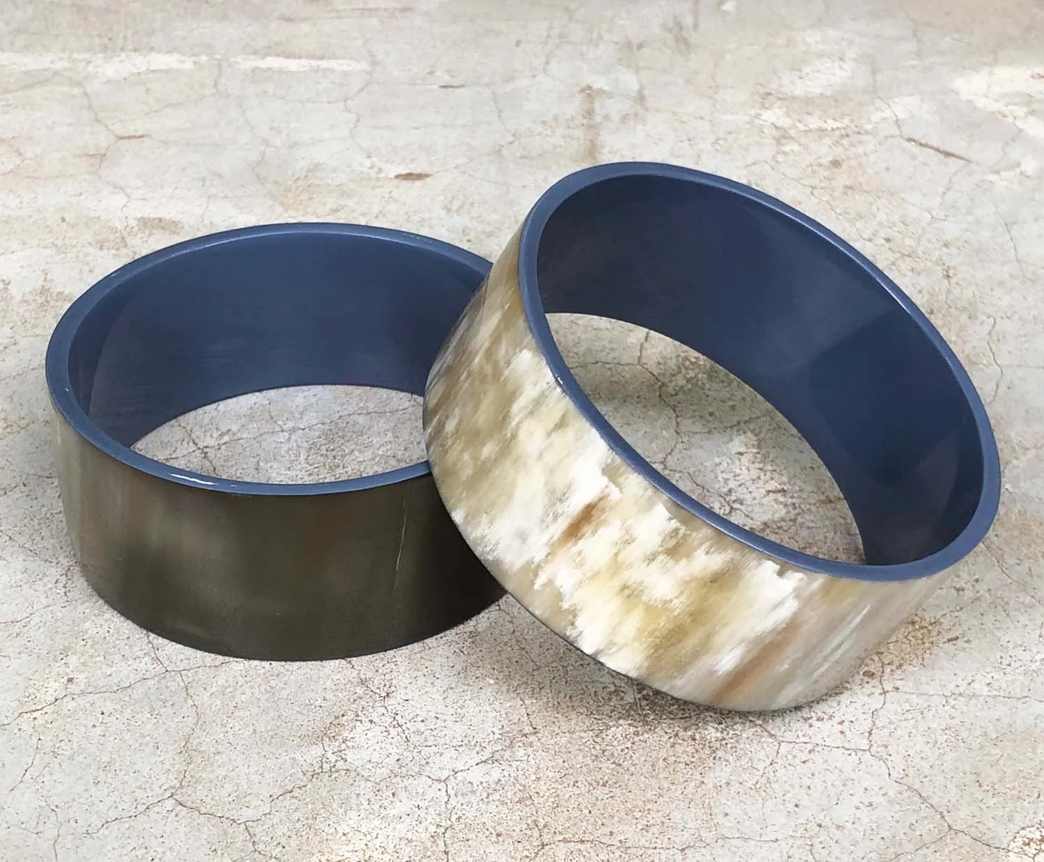 Natural horn & grey