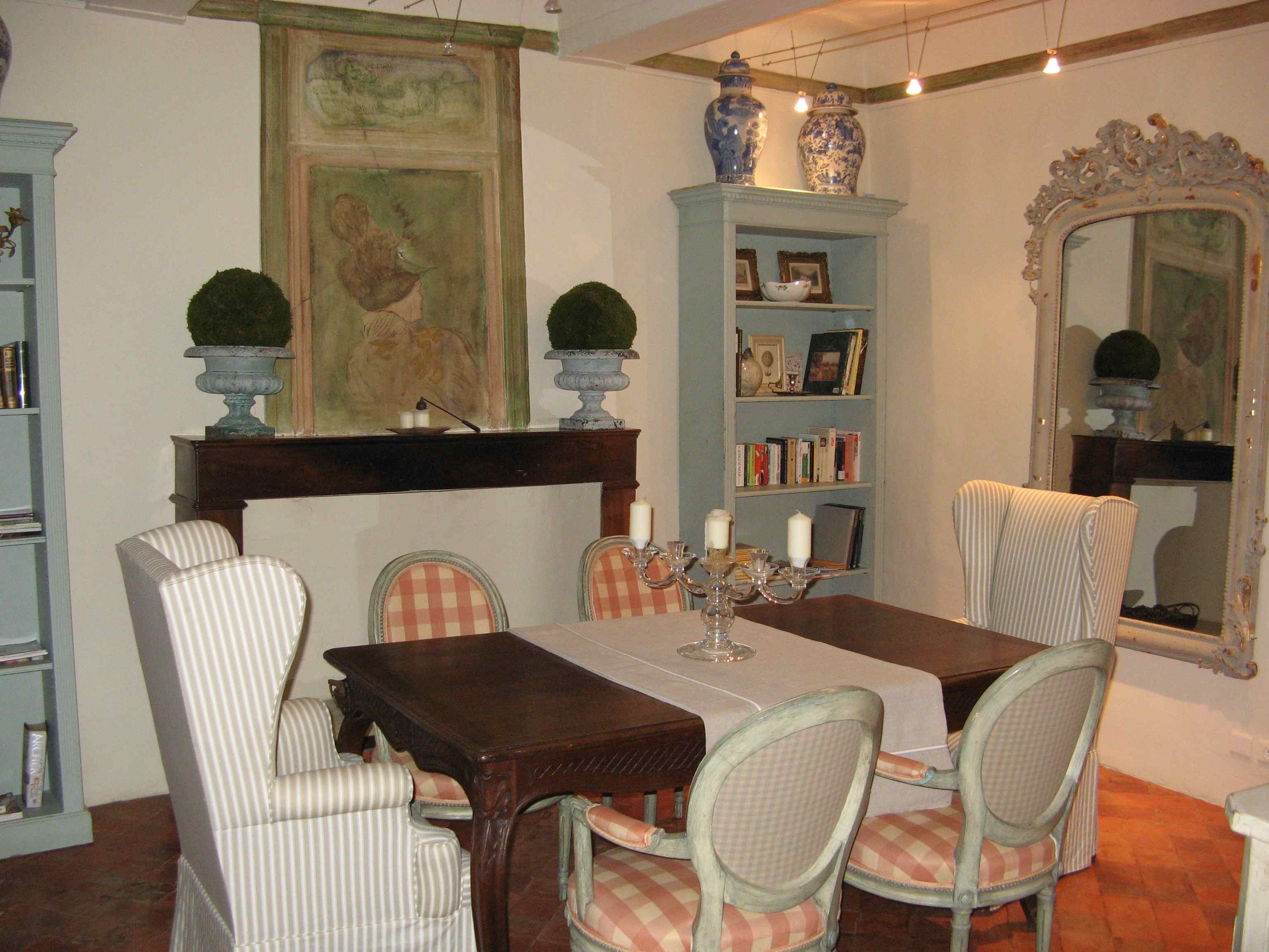 Another favourite rental in Lourmarin, France (2009). It was so lovingly decorated and had incredible linen sheets. Unfortunately, it's not longer available to rent. 