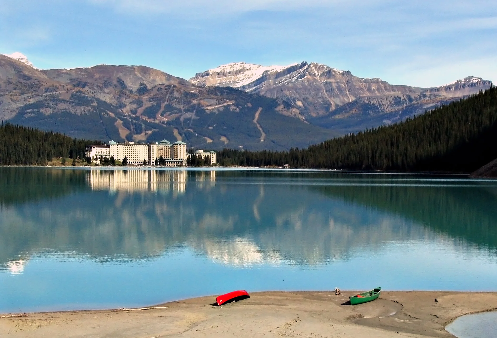 "Lake Louise 17092005" by Gorgo - Photo taken by author. Licensed under Public Domain via Wikimedia Commons 