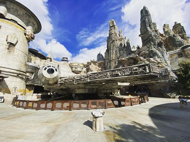 Had a great time at Disneyland building Lightsabers and celebrating derek&rsquo;s birthday! .
.
.
#disneyland #starwars #starwarsgalaxysedge #ogascantina #starwarsland #xwing #milleniumfalcon #disneyvillaincheekbones