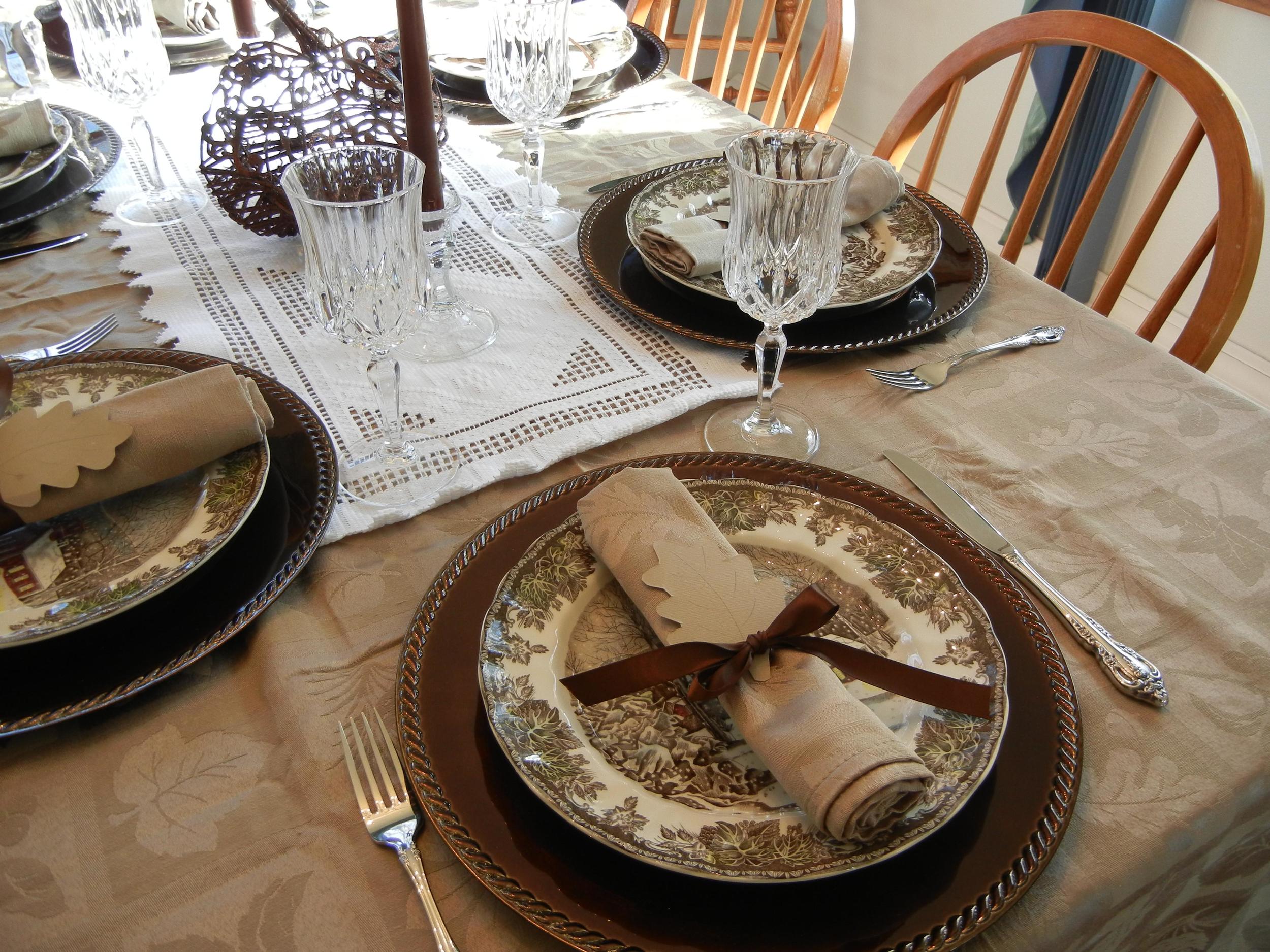 Using “real” cups, plates, and utensils instead of the single-use disposable counterparts is one way to get rid of the waste during your Thanksgiving meal.