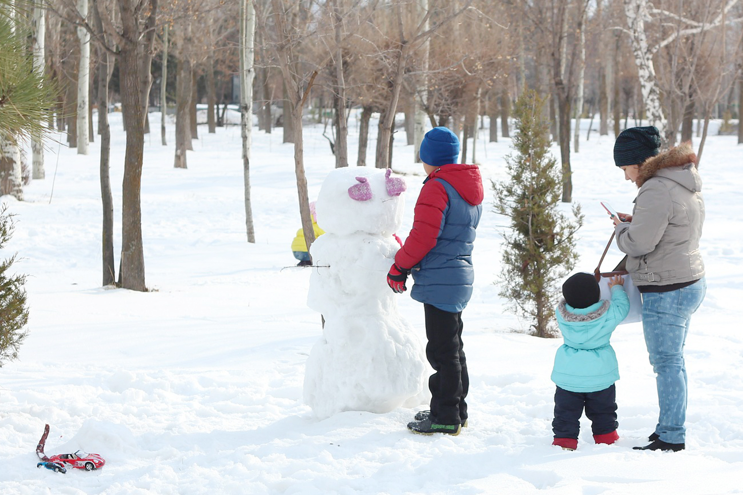 Enjoy a cheerfully chilly day outdoors with family and friends with these tips about enjoyable winter time activities.