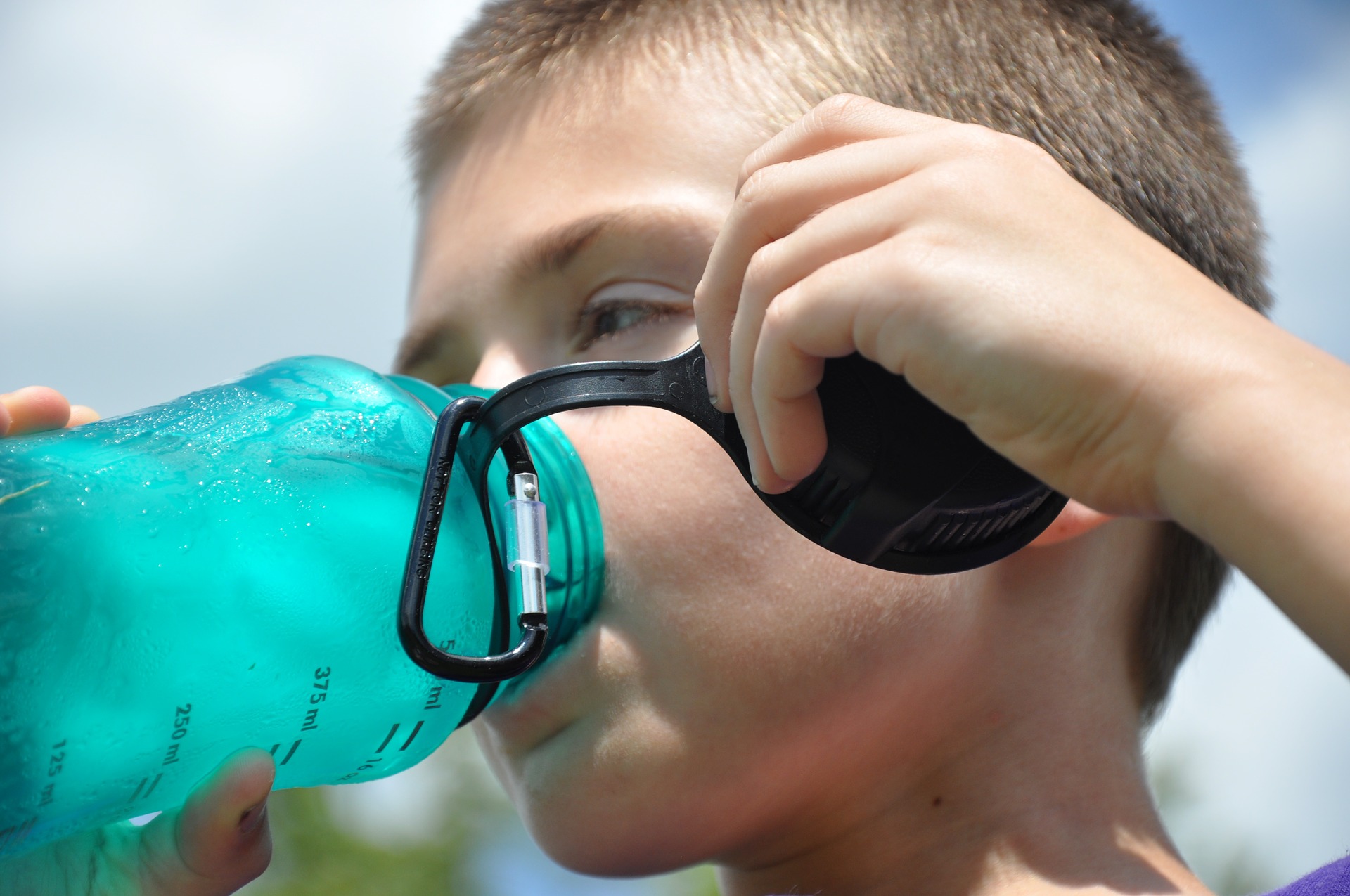 If one of your New Year’s resolutions is to drink more water, drinking out of a reusable water bottle will give your resolution a little green boost.