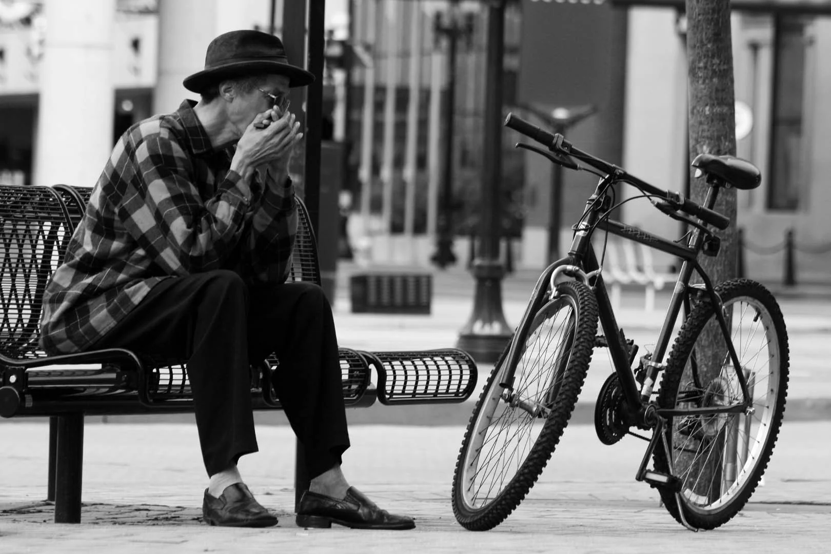 1harmonicaman2-small.jpg