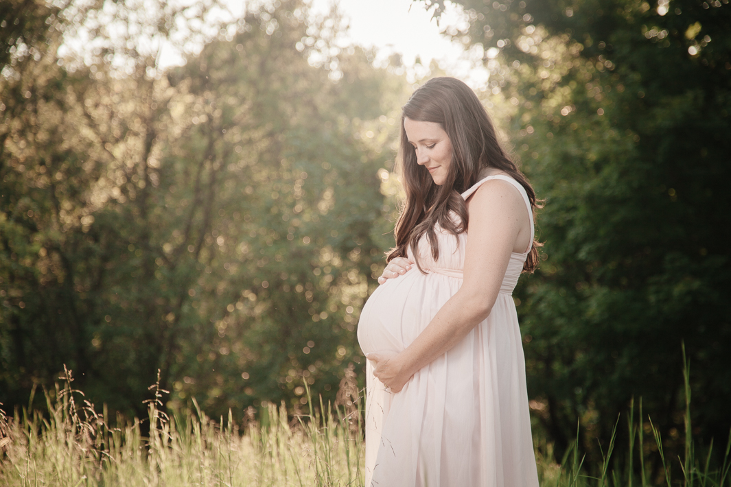 Small hint of studio lighting used to highlight the expectant mother against the sunlit background.