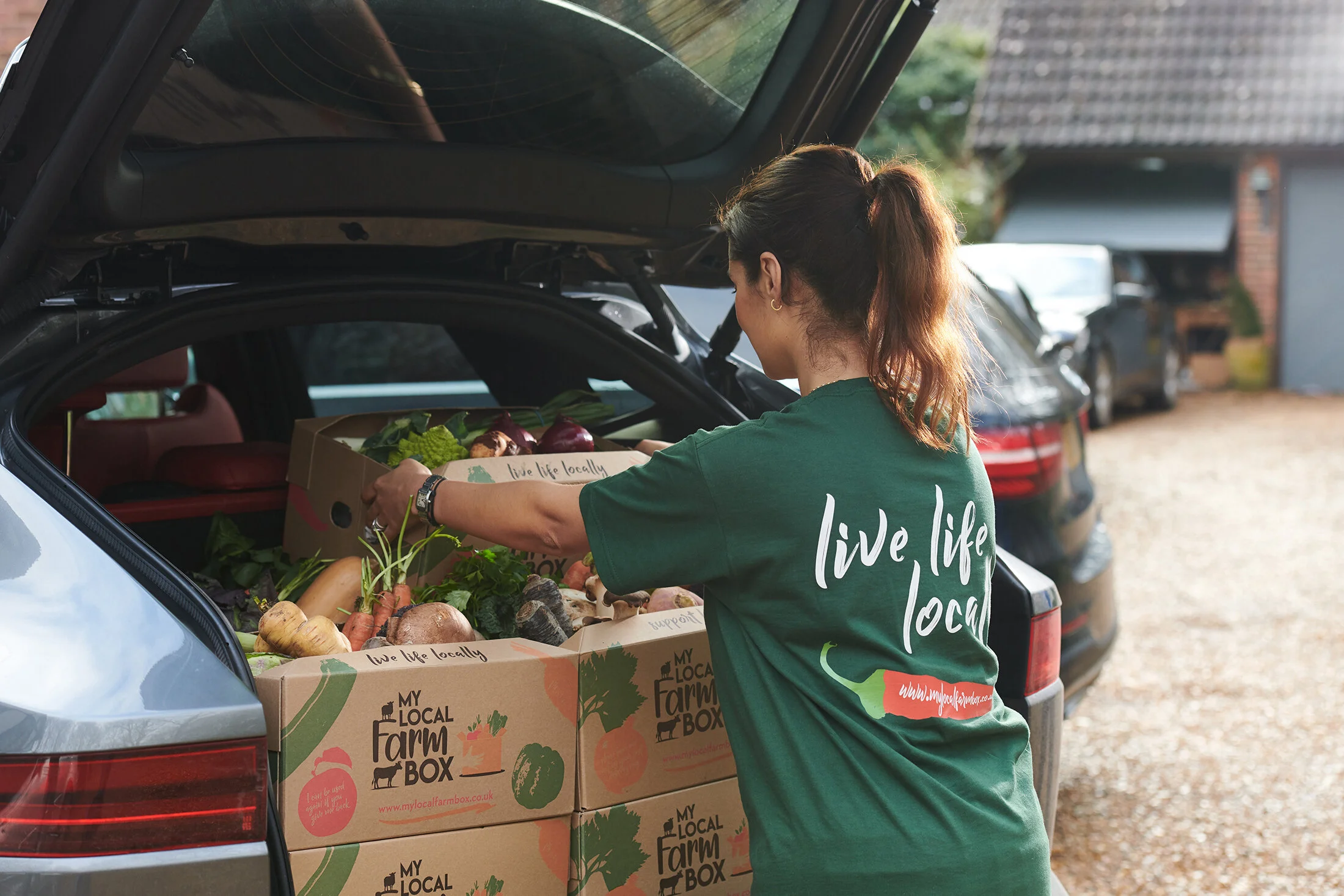 woman unloading car - lifestyle photography