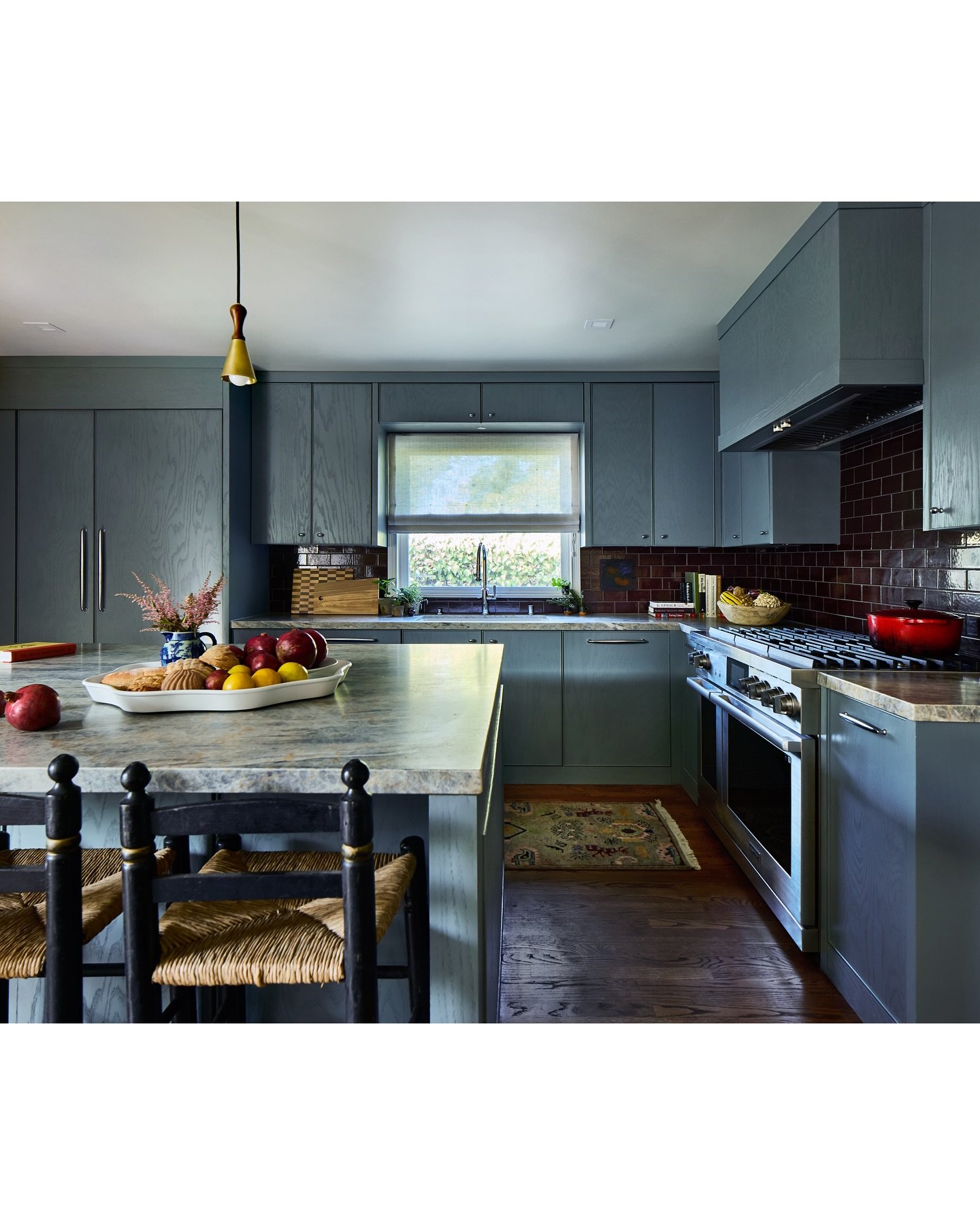 Squeezing in a quick kitchen remodel before Phase 2: more bedrooms, a bath, and landscaping for our family of six. 

Photo | @slh_studio 

#interiordesign #losangelesinteriordesigners #kitchenremodel #kitchendesign
