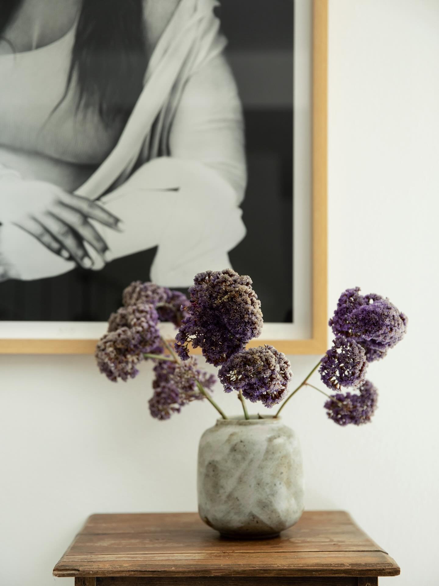 We love how this vase from one of our favorite LA ceramic artists is just right for simple non-fussy florals. 

Photo | @talktonatasha