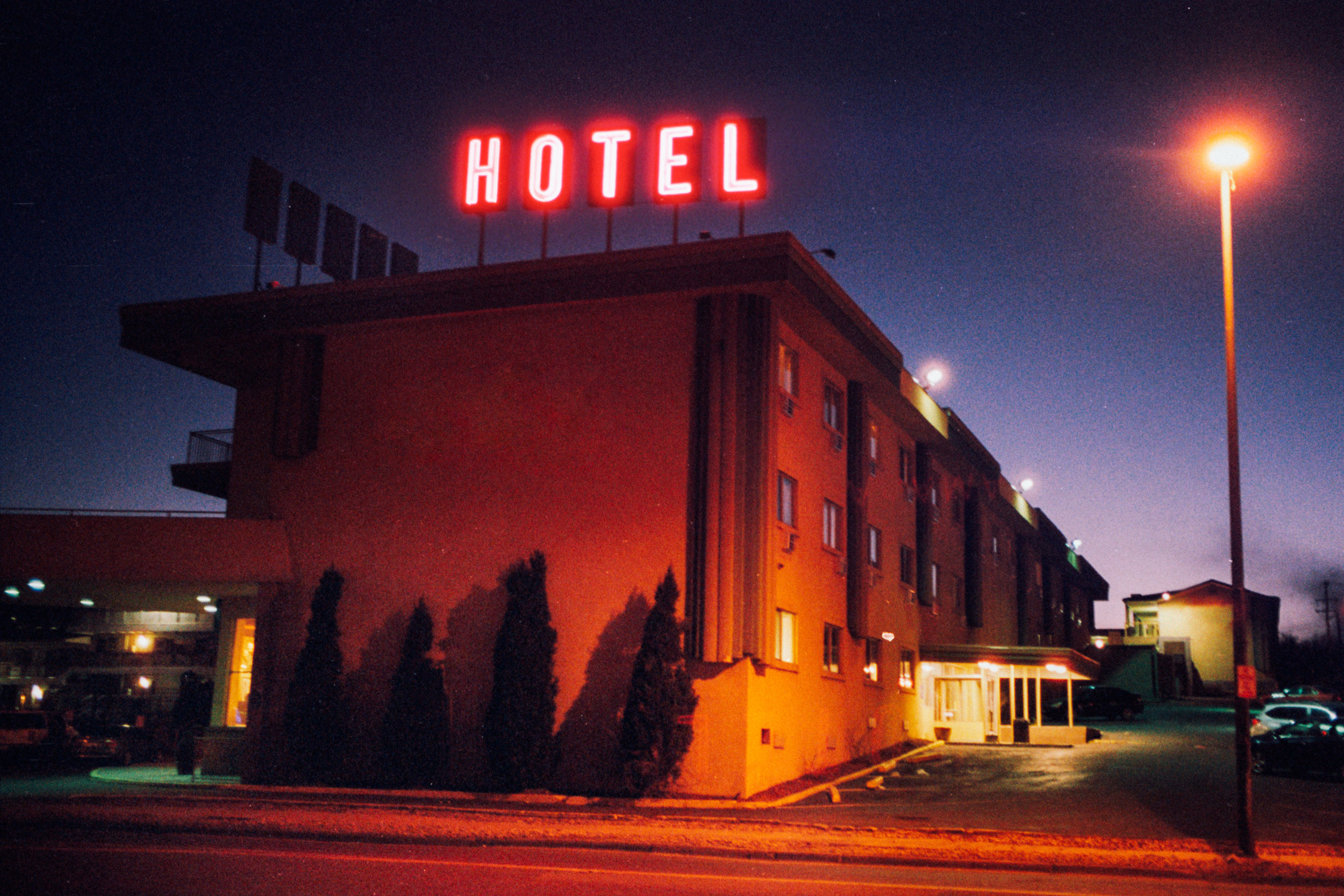 HOTELw.jpg