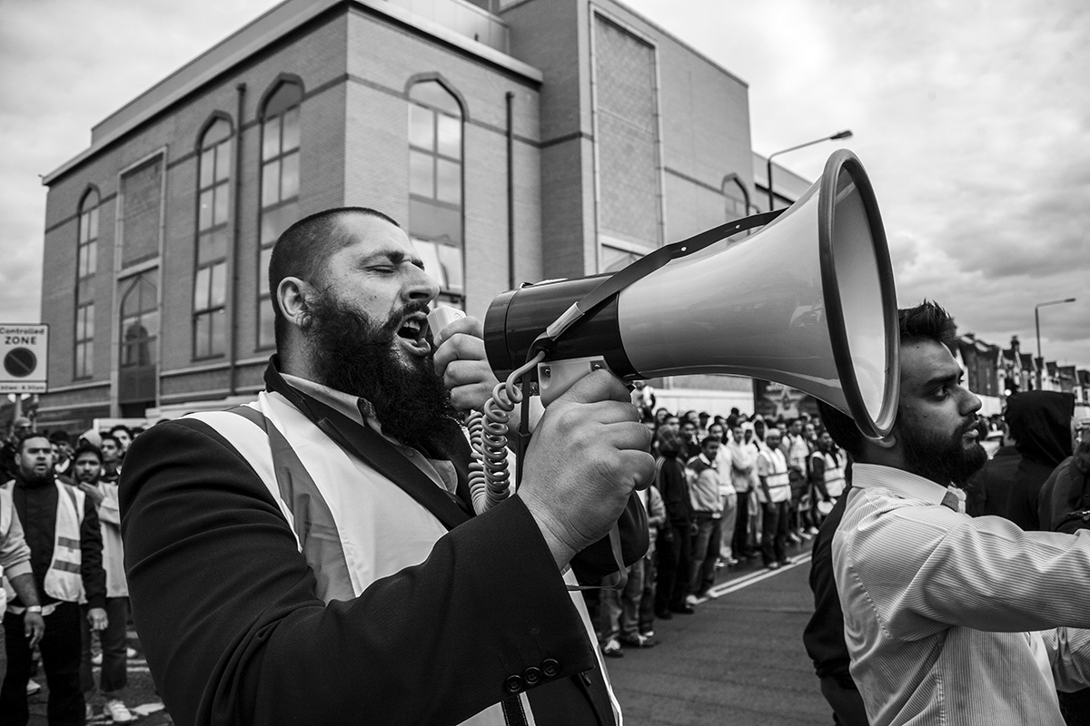 UAF steward appeals to gathered UAF supporters to be remain calm and organised after word spreads that SIOE members have arrived in the vicinity of Harrow Mosque.