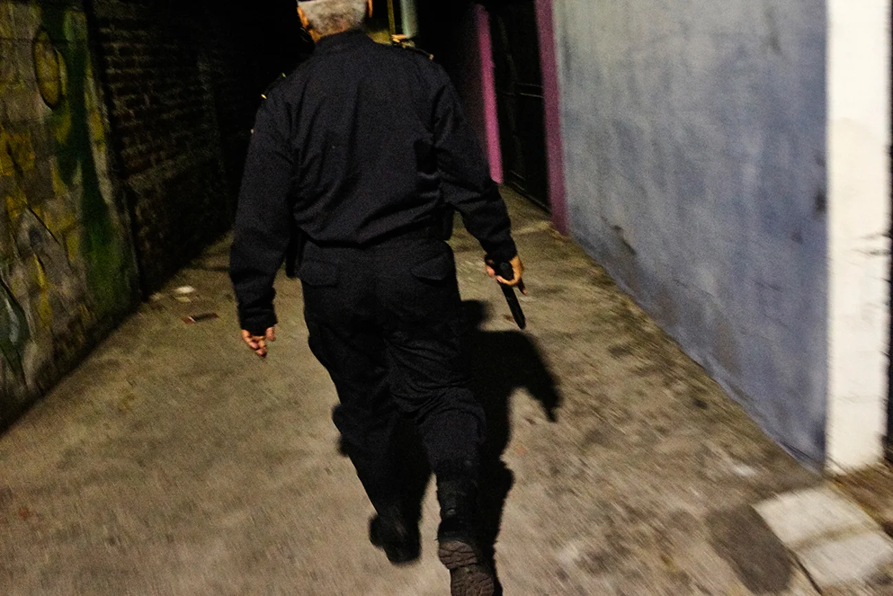  Police during a raid on suspected gang residencies in Central San Salvador. 